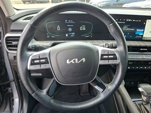 Used 2024 Kia Telluride EX w/ EX Captain's Chair Package AWD/4WD image 17