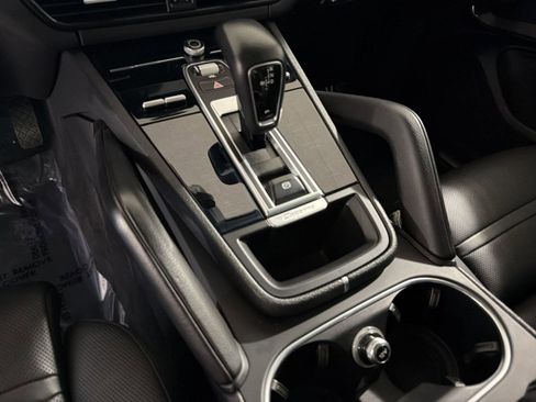 Used 2019 Porsche Cayenne AWD/4WD image 16