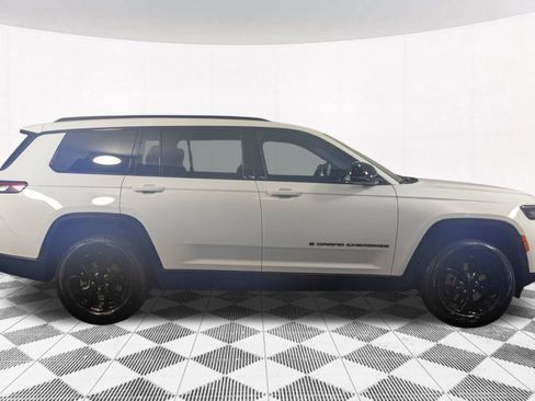 New 2025 Jeep Grand Cherokee L Altitude image 5