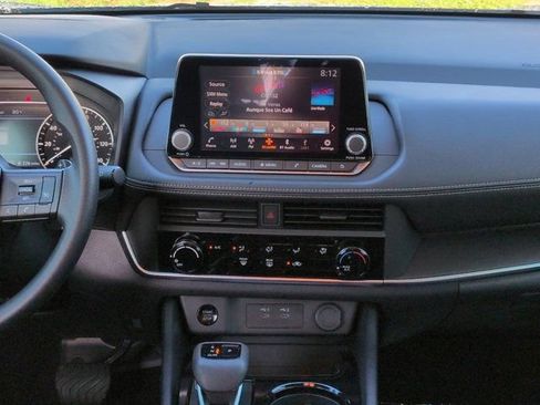 Used 2025 Nissan Rogue S FWD image 17