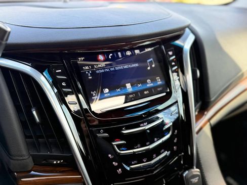 Used 2017 Cadillac Escalade Premium Luxury image 21