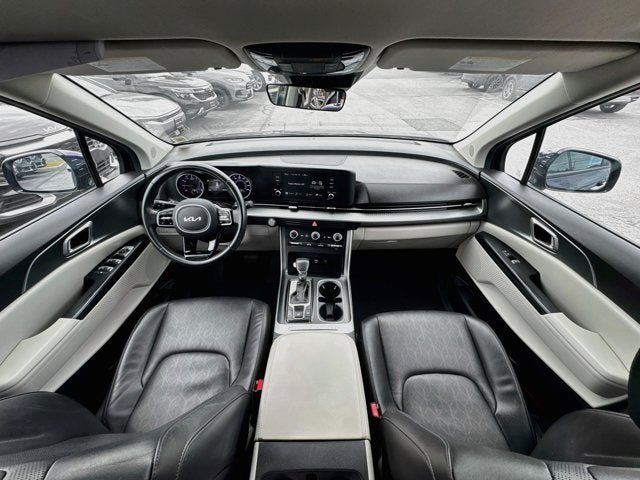 Used 2024 Kia Carnival LX FWD image 32