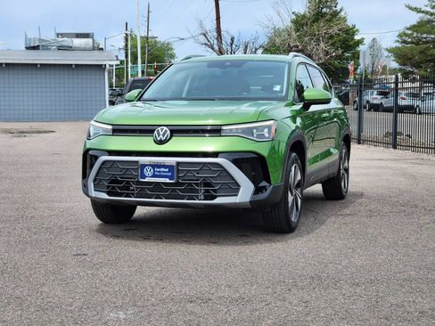 Certified 2025 Volkswagen Taos SE AWD/4WD image 3