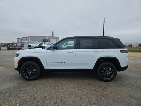 New 2025 Jeep Grand Cherokee Limited image 6