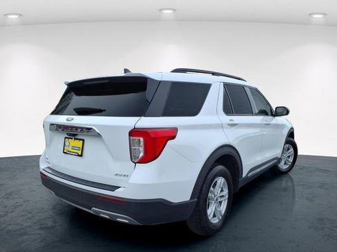 Used 2024 Ford Explorer XLT w/ Equipment Group 202A image 7