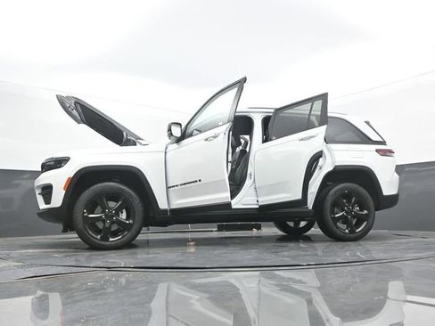 New 2025 Jeep Grand Cherokee Altitude AWD/4WD image 67