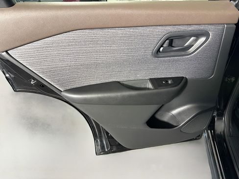 Used 2023 Nissan Rogue S image 26