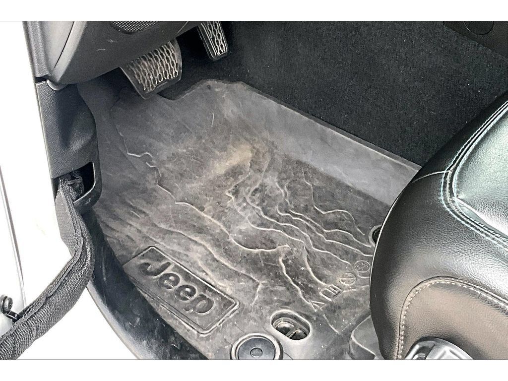 Used 2022 Jeep Wrangler Unlimited Rubicon 4xe w/ Cold Weather Group AWD/4WD image 28