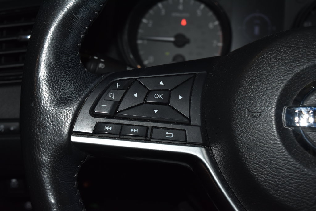 Used 2018 Nissan Rogue SL FWD image 9