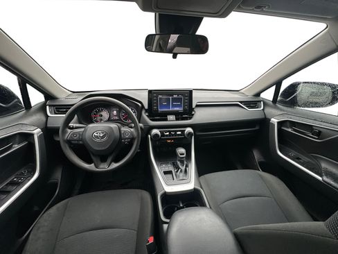 Used 2022 Toyota RAV4 LE image 9