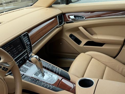 Used 2014 Porsche Panamera S image 19