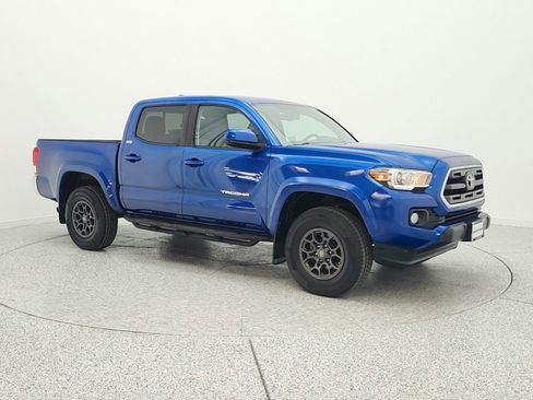 Used 2017 Toyota Tacoma SR5 w/ Tow Package RWD image 3