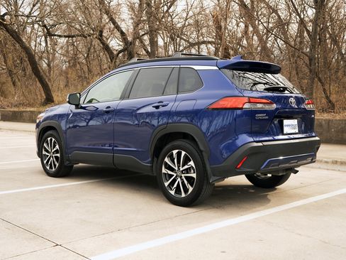 Used 2024 Toyota Corolla Cross XLE image 7