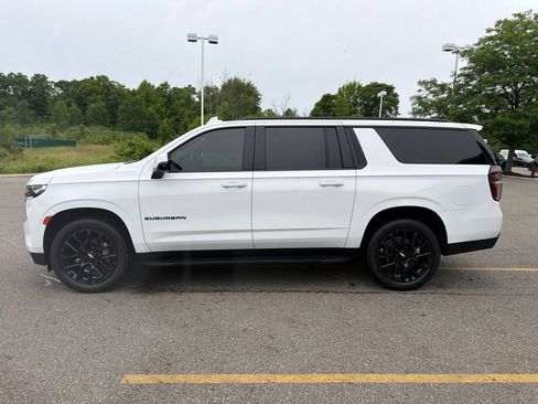 Used 2022 Chevrolet Suburban RST w/ Luxury Package AWD/4WD image 5