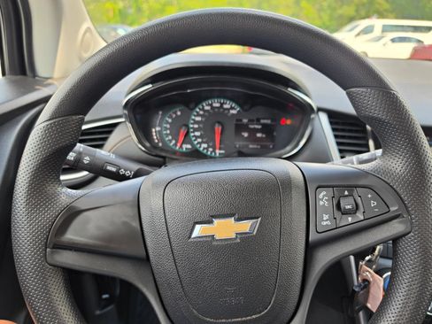 Used 2018 Chevrolet Trax LS AWD/4WD image 14