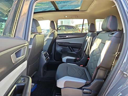 New 2026 Volkswagen Atlas Peak Edition image 10