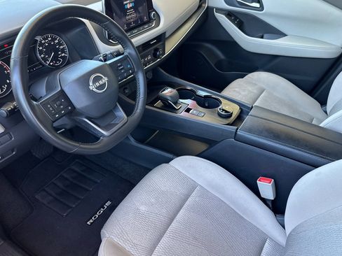 Used 2025 Nissan Rogue SV AWD/4WD image 4