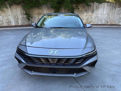 Used 2024 Hyundai Elantra SE FWD image 2