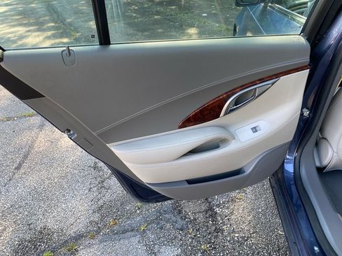 Used 2013 Buick LaCrosse Leather FWD image 19