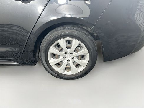 Used 2022 Toyota Corolla LE image 11