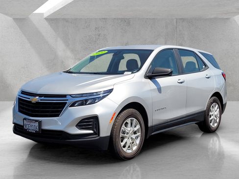 Used 2022 Chevrolet Equinox LS w/ LPO, Floor Liner Package AWD/4WD image 8