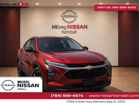 Used 2025 Chevrolet Trax RS w/ Driver Confidence Package FWD image 1