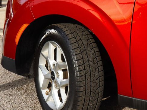 Used 2024 Kia Soul LX w/ Option Group 015 image 5