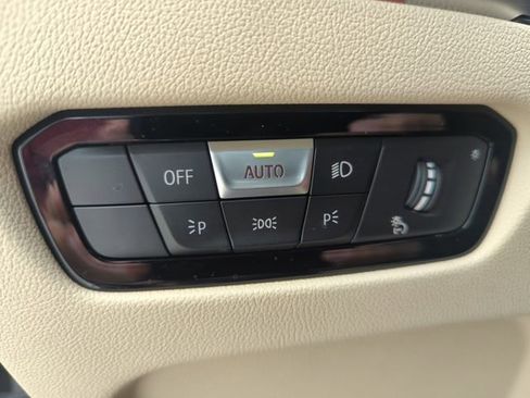 Certified 2022 BMW 330i xDrive Sedan w/ Convenience Package image 32