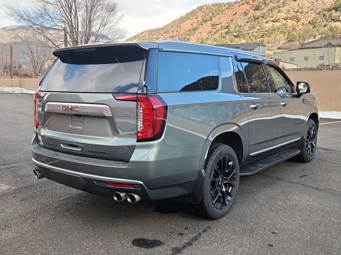 Used 2023 GMC Yukon XL Denali image 3