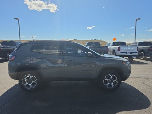 Used 2022 Jeep Compass Trailhawk w/ Trailhawk Convenience Group AWD/4WD image 4