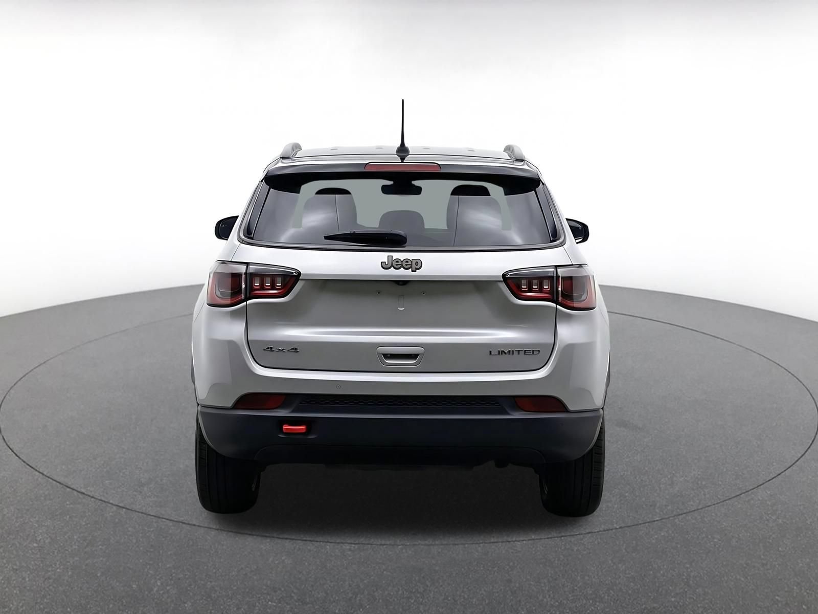 Used 2025 Jeep Compass Trailhawk AWD/4WD image 7