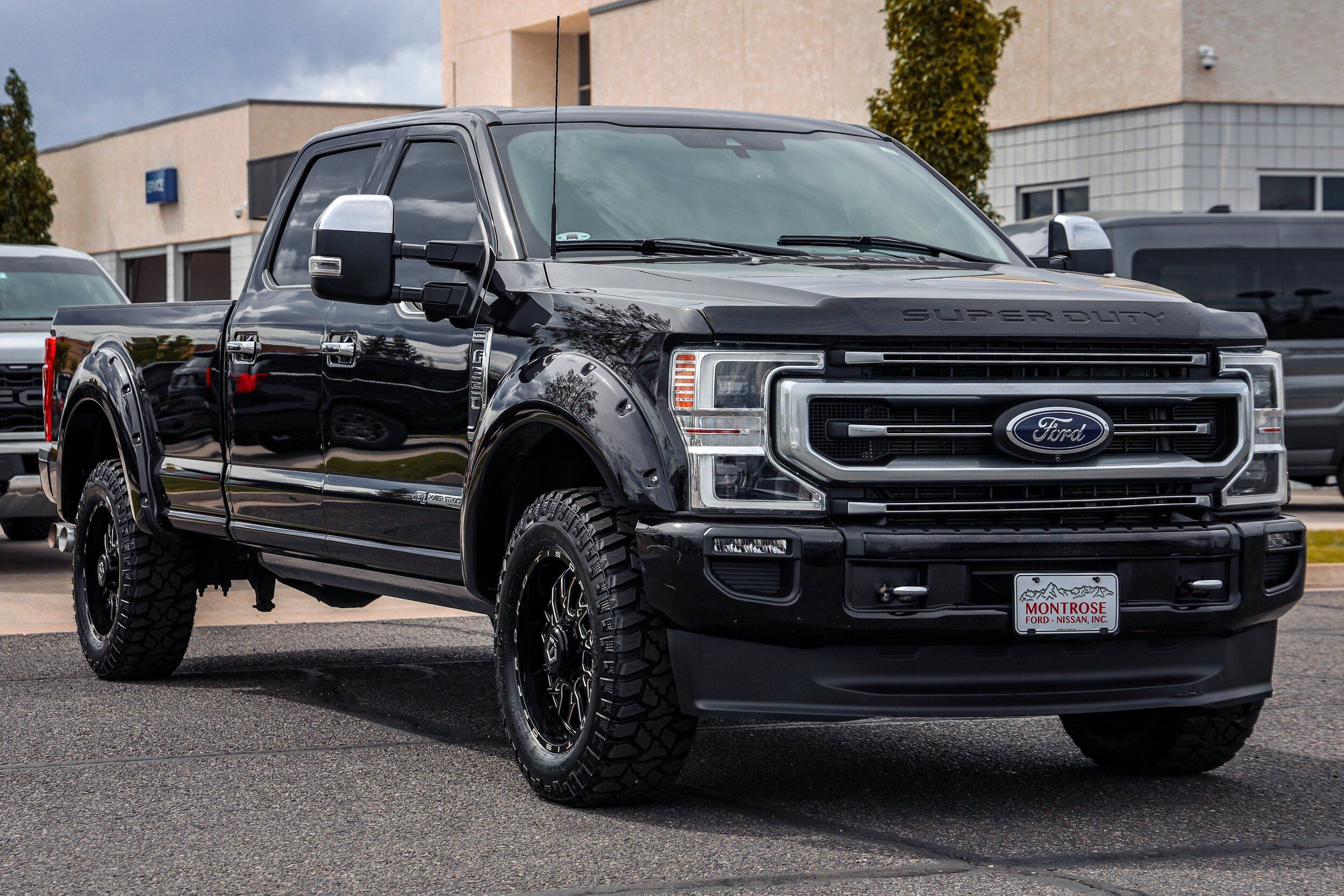 Used 2022 Ford F350 Platinum AWD/4WD image 3
