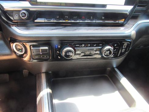 Used 2025 Chevrolet Silverado 2500 LTZ w/ LTZ Premium Package AWD/4WD image 35