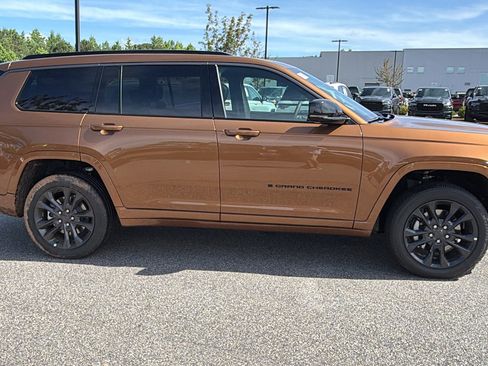 New 2026 Jeep Grand Cherokee L Limited AWD/4WD image 7