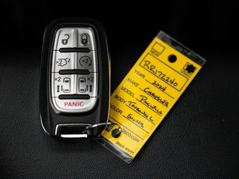 Used 2024 Chrysler Pacifica Touring-L image 36