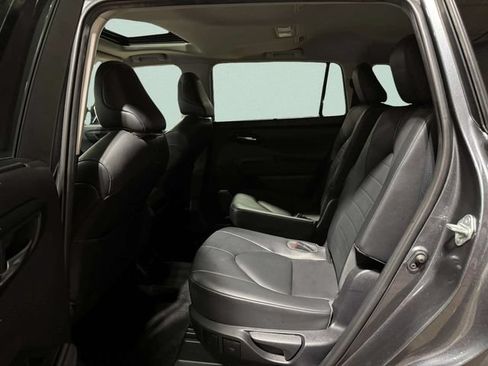 Used 2020 Toyota Highlander XLE AWD/4WD image 28