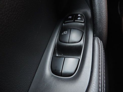 Used 2020 Nissan Rogue SL w/ Premium Package image 26