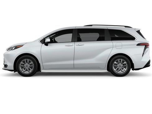 New 2026 Toyota Sienna XLE FWD image 4