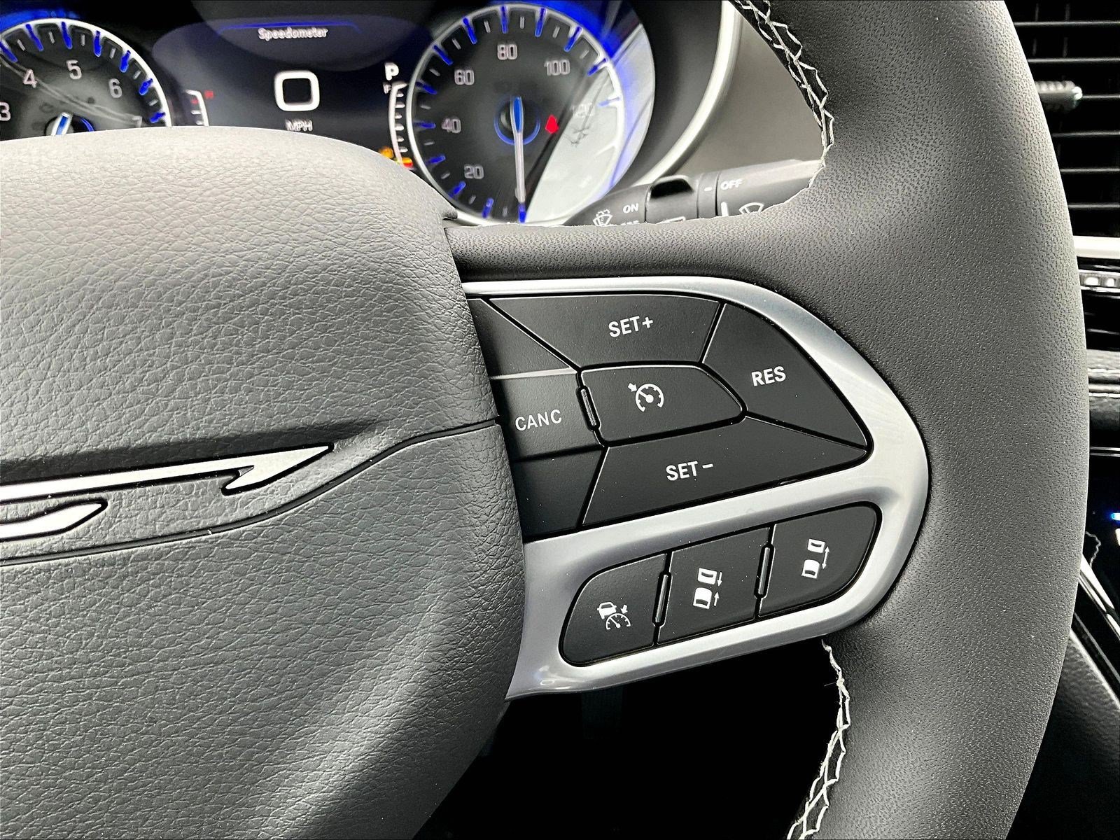 New 2027 Chrysler Pacifica Select AWD/4WD image 22