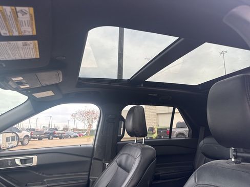 Used 2020 Ford Explorer XLT w/ Equipment Group 202A image 10