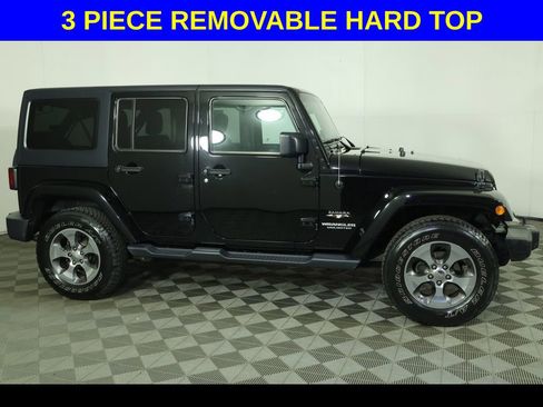 Used 2017 Jeep Wrangler Unlimited Sahara w/ Connectivity Group AWD/4WD image 4