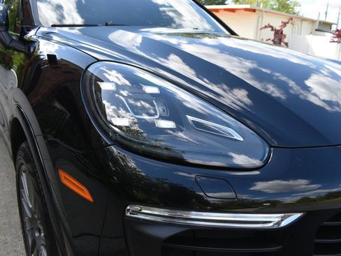 Used 2018 Porsche Cayenne Platinum Edition AWD/4WD image 41