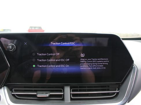 Used 2025 Chevrolet Trax LT image 45