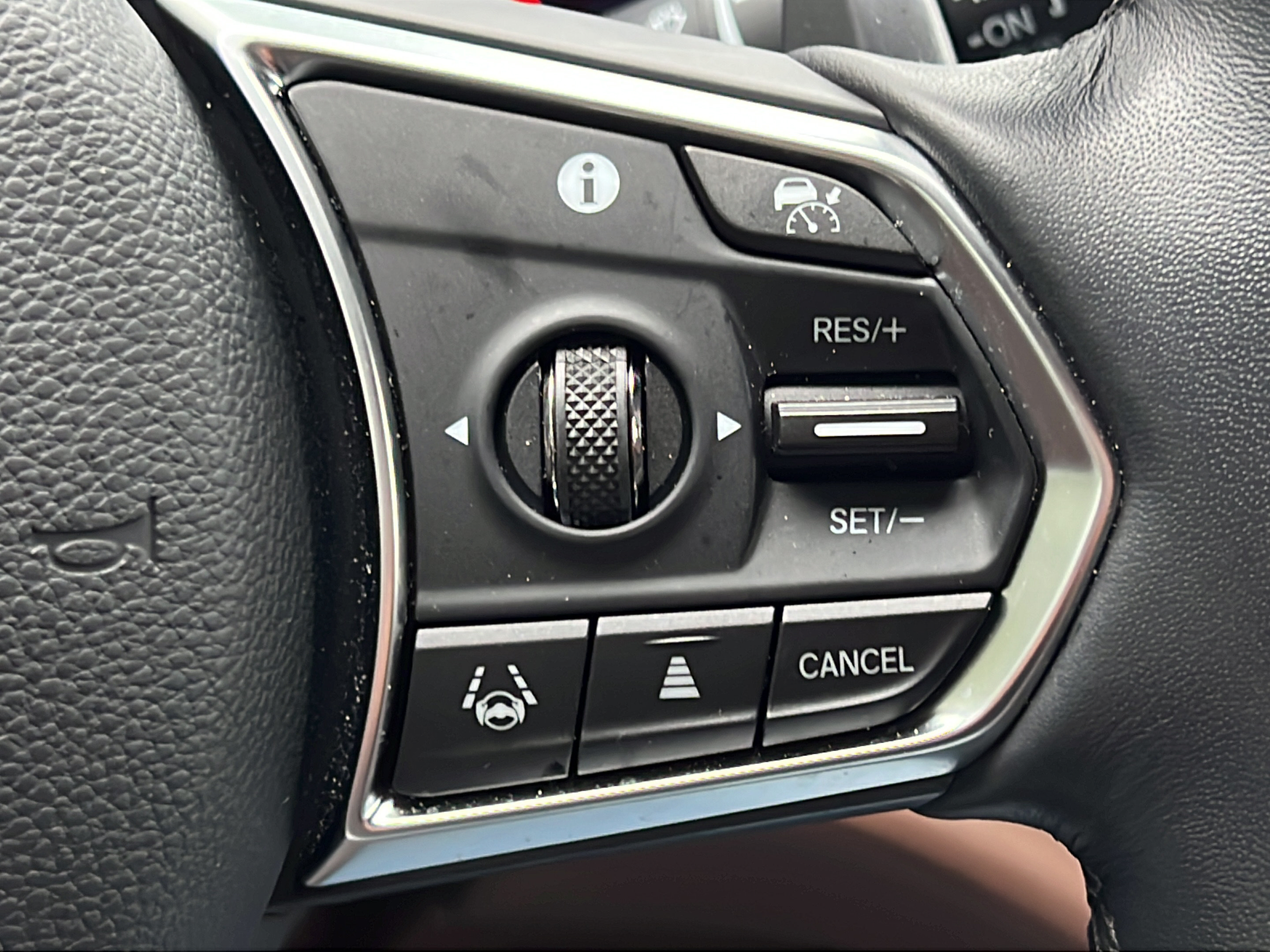 Used 2025 Acura MDX w/ Technology Package FWD image 22