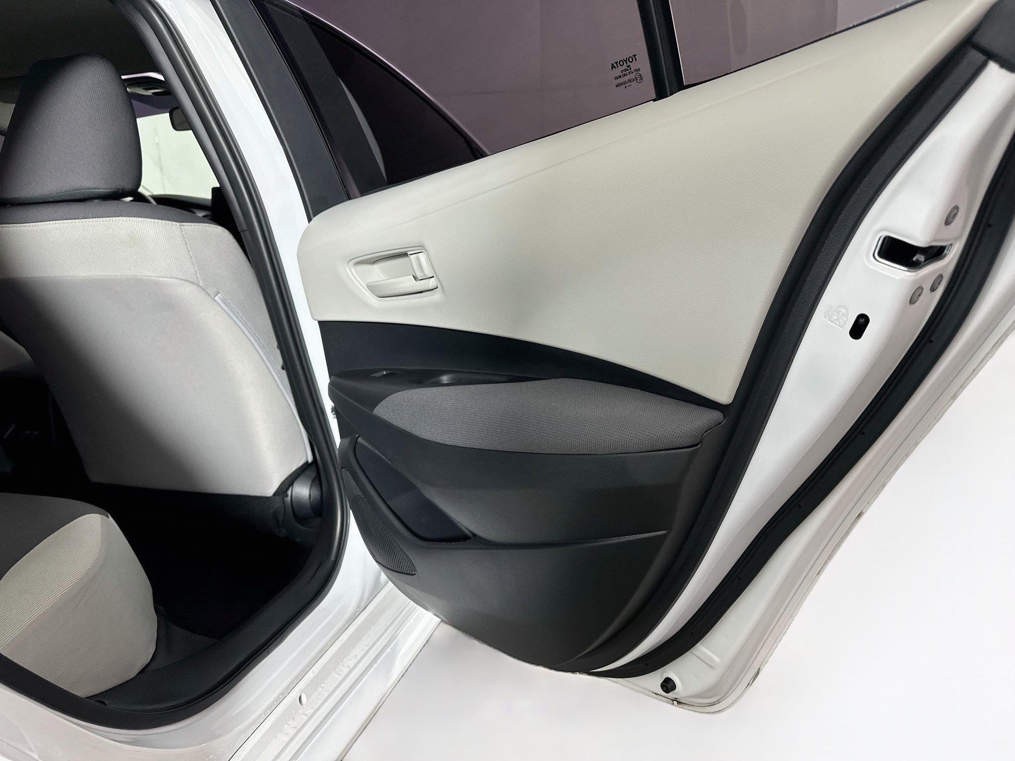 Used 2025 Toyota Corolla LE FWD image 28