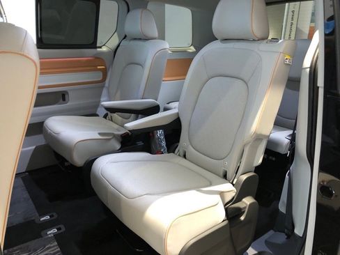 New 2025 Volkswagen ID. Buzz Pro S Plus image 37