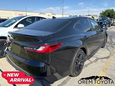 Used 2025 Toyota Camry SE FWD image 12