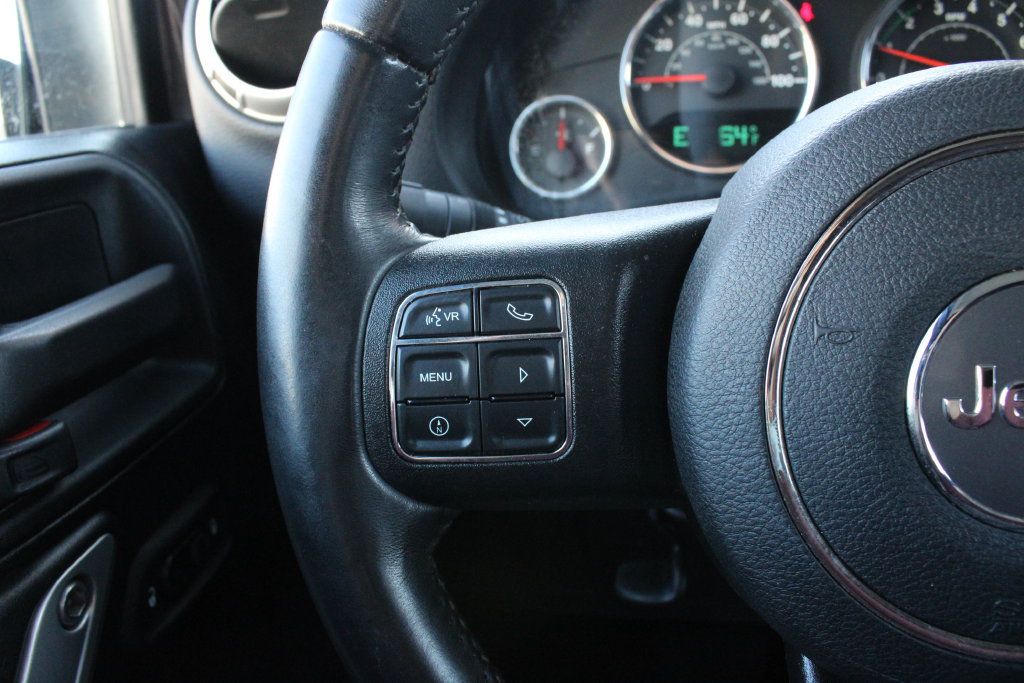 Used 2017 Jeep Wrangler Unlimited Sahara w/ Connectivity Group AWD/4WD image 9
