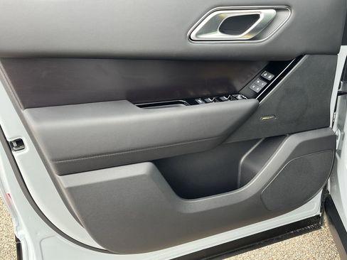 New 2026 Land Rover Range Rover Velar Dynamic SE image 11