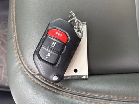 Used 2024 Jeep Gladiator Mojave image 29